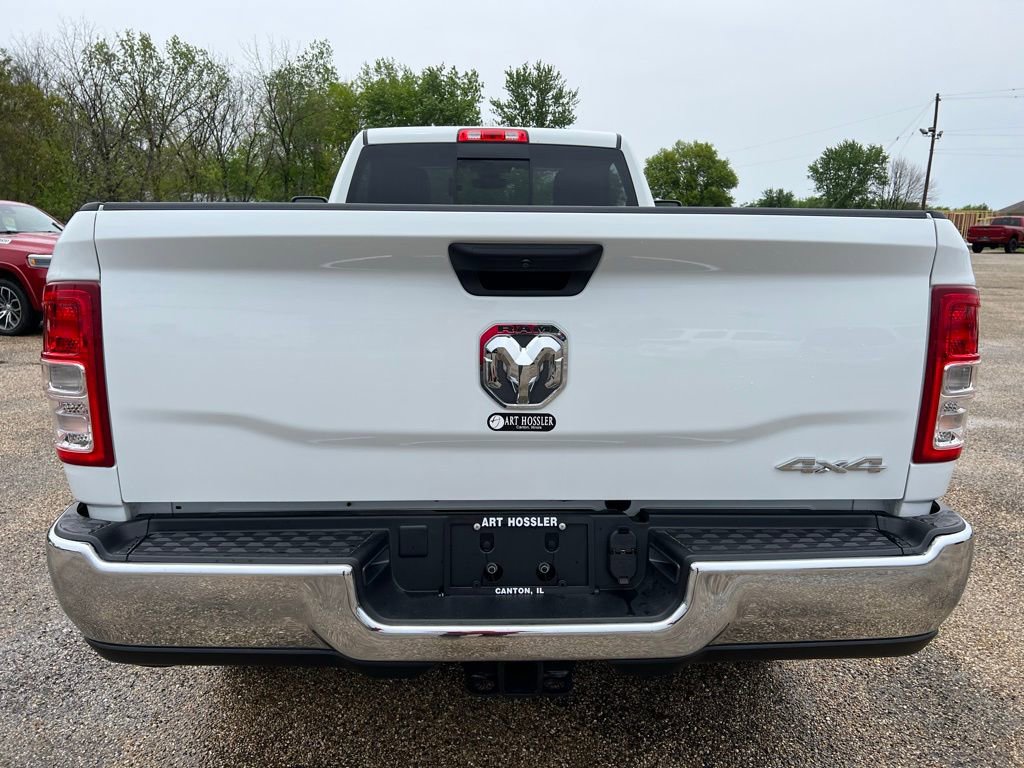 Used 2024 RAM 2500 Tradesman w/ Chrome Appearance Group AWD/4WD image 4