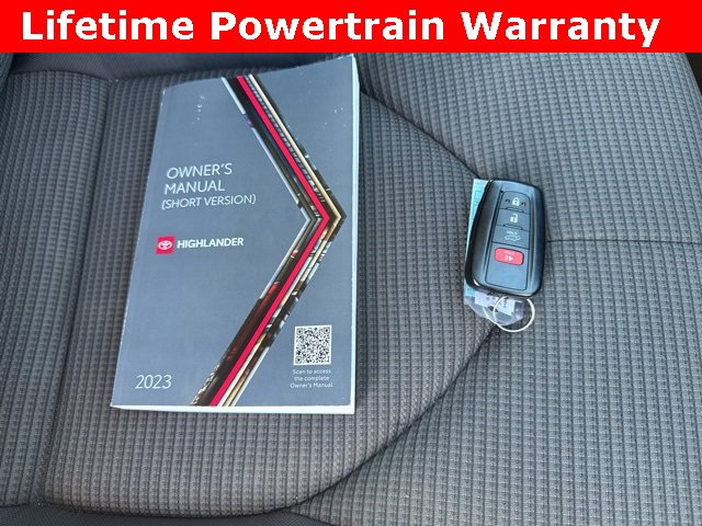 Used 2023 Toyota Highlander LE image 16
