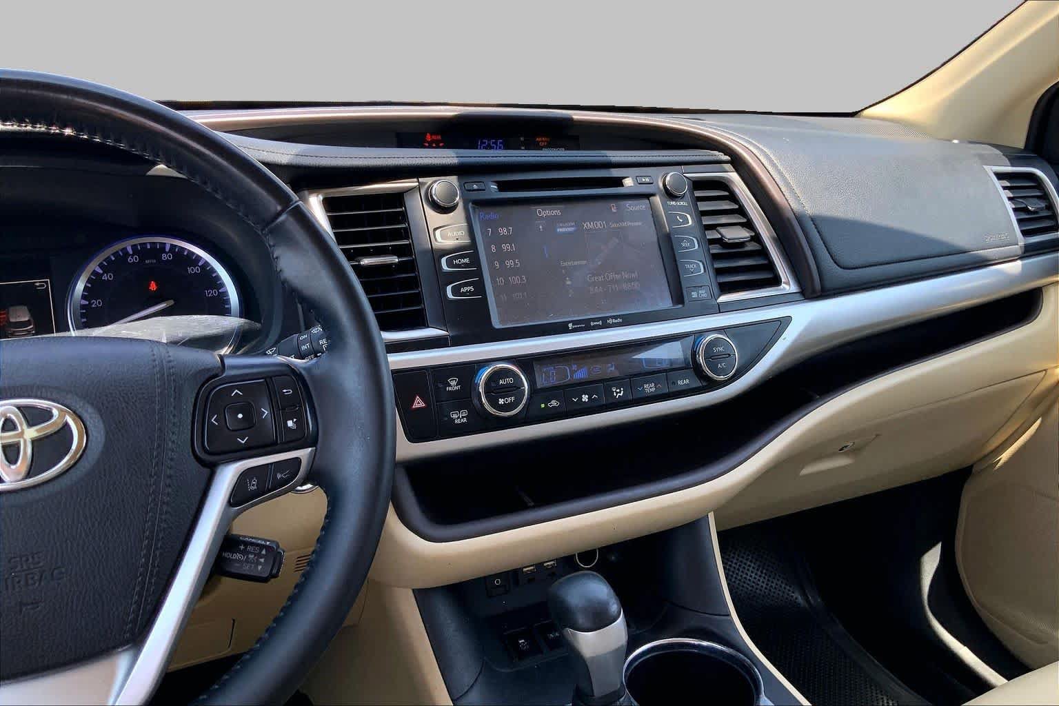 Used 2019 Toyota Highlander XLE FWD image 7
