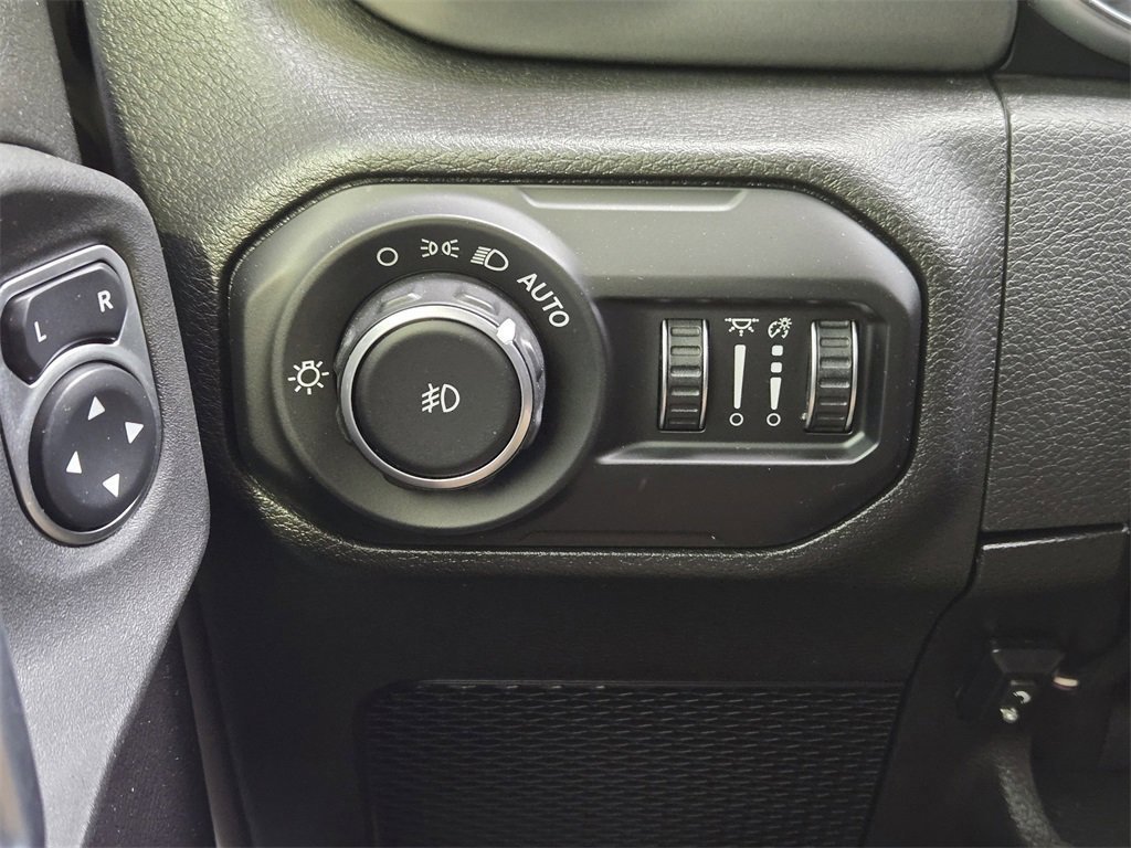 Used 2021 Jeep Wrangler Sport S image 24