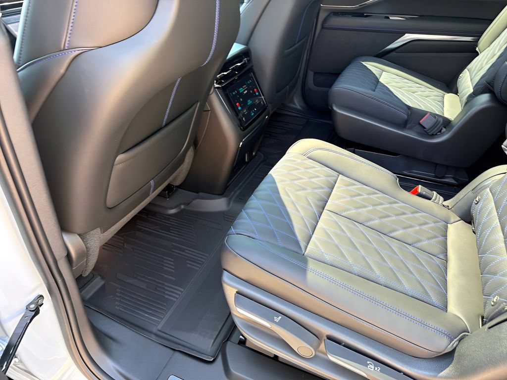 New 2026 Cadillac Escalade IQL Sport 1 w/ LPO, Floor Liner Package AWD/4WD image 39