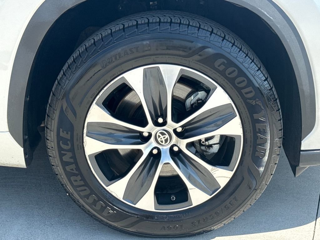 Used 2023 Toyota Highlander XLE image 11