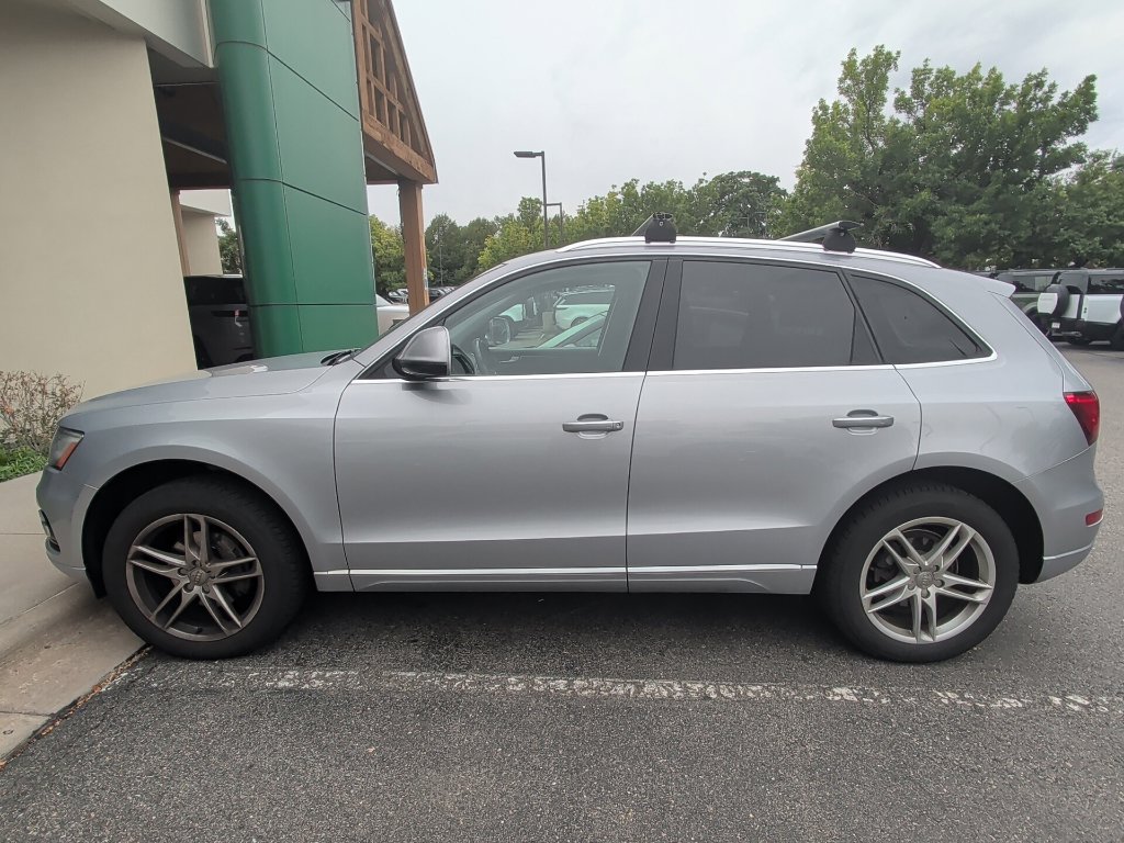Used 2016 Audi Q5 2.0T Premium Plus w/ Technology Package AWD/4WD image 2