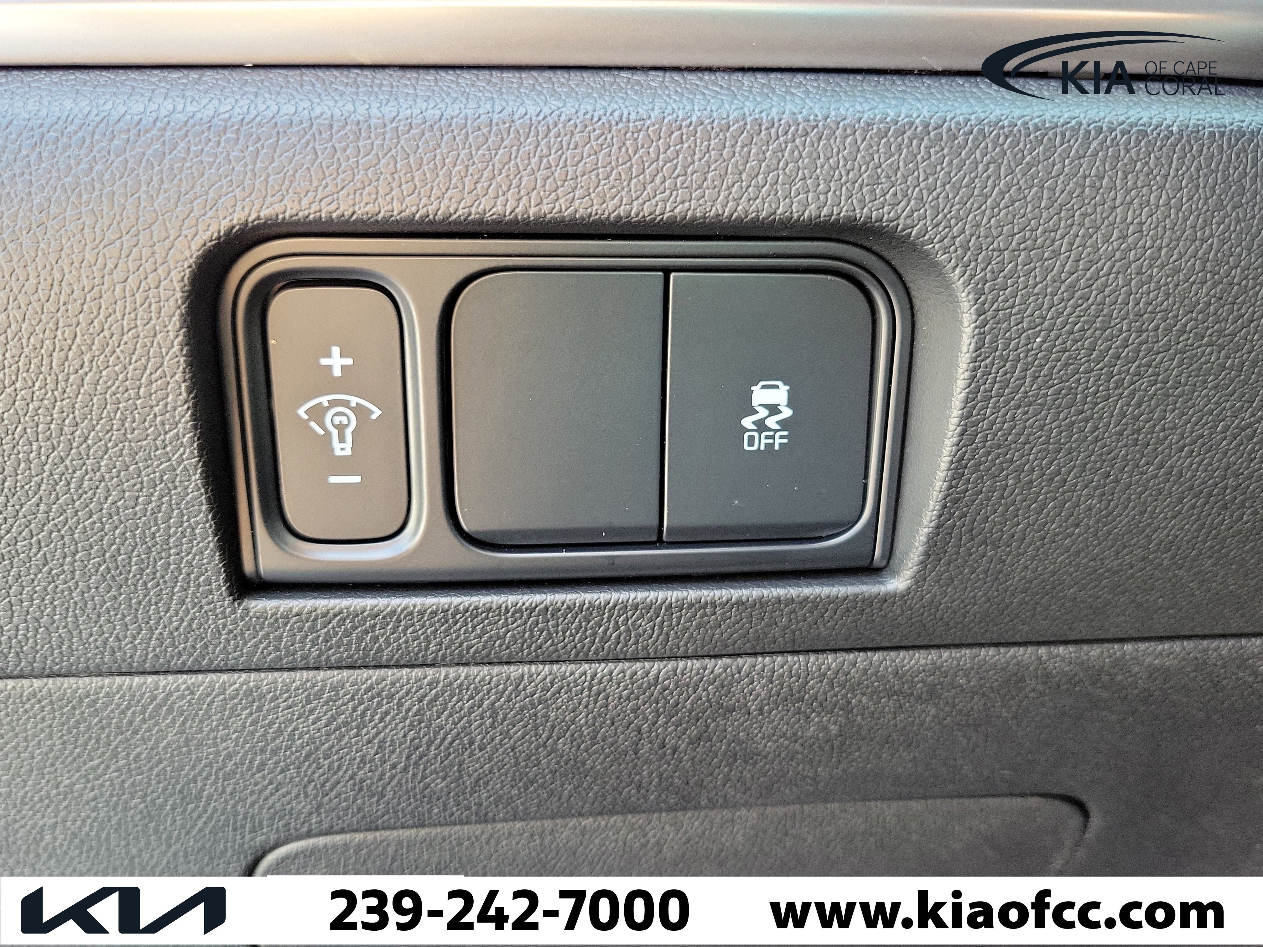 Certified 2025 Kia Sorento S FWD image 30