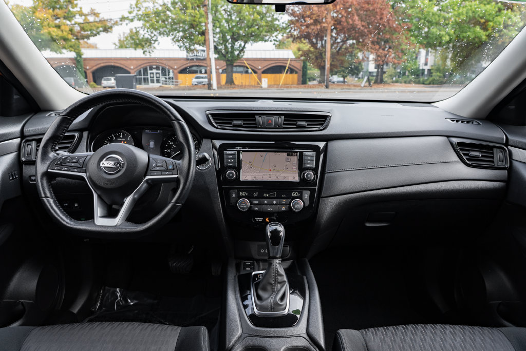 Used 2020 Nissan Rogue SV w/ Sun & Sound Touring Package AWD/4WD image 9