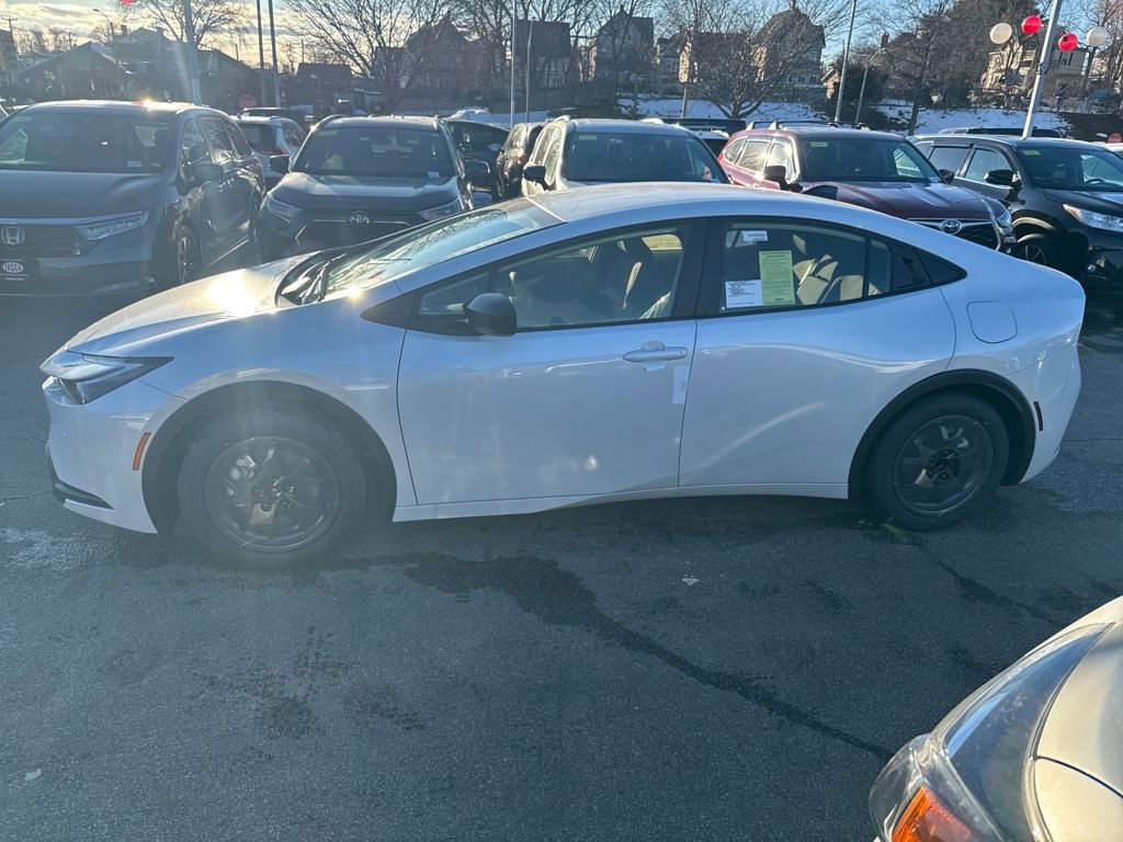 New 2026 Toyota Prius Plug-In Hybrid image 4