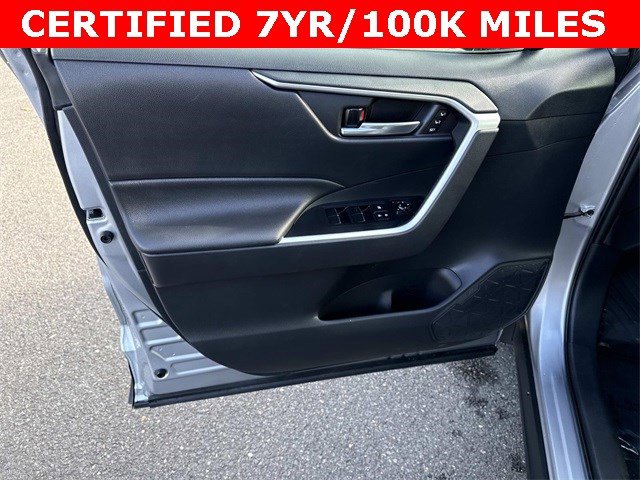 Used 2021 Toyota RAV4 XLE Premium image 13