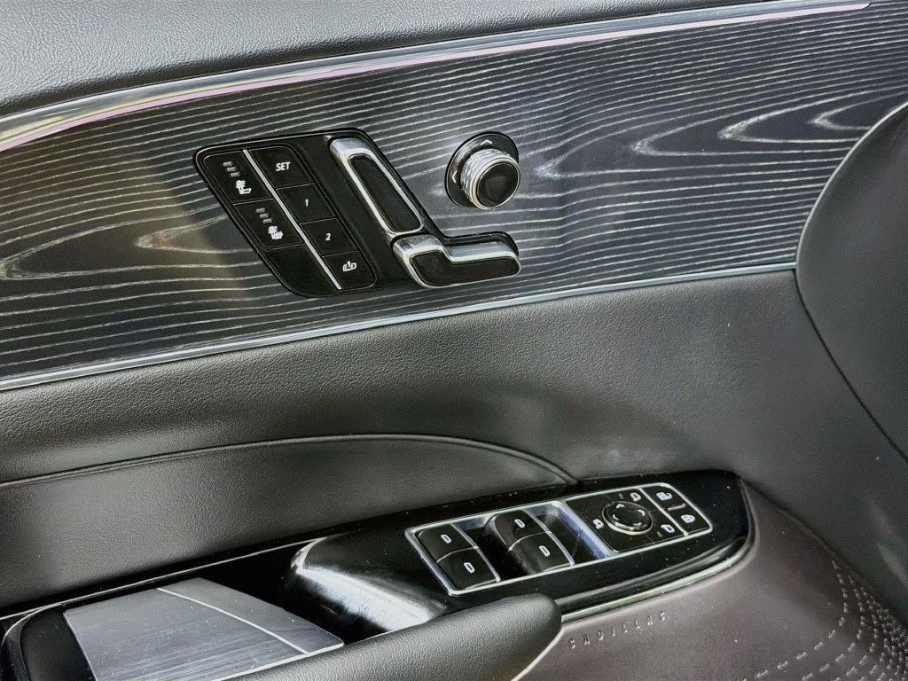 Used 2024 Cadillac Lyriq Luxury AWD/4WD image 17
