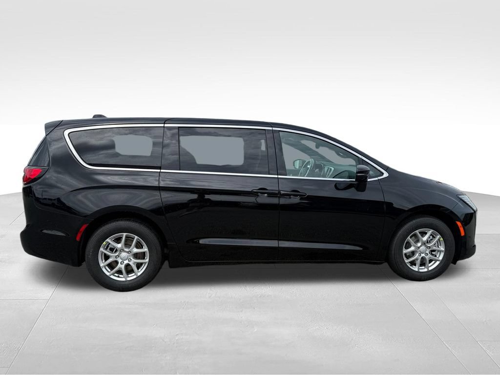 New 2027 Chrysler Pacifica Select FWD image 30