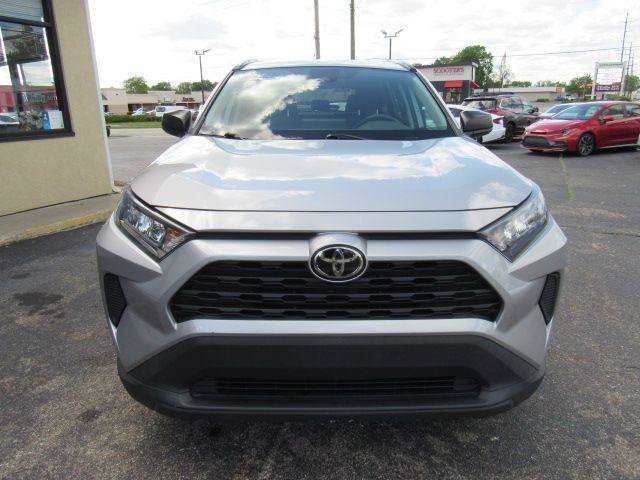 Used 2021 Toyota RAV4 LE AWD/4WD image 2