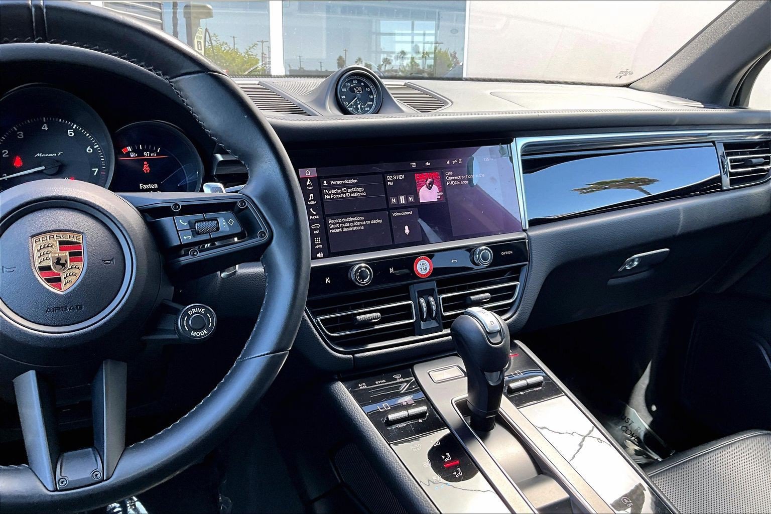 Used 2024 Porsche Macan Turbo AWD/4WD image 6
