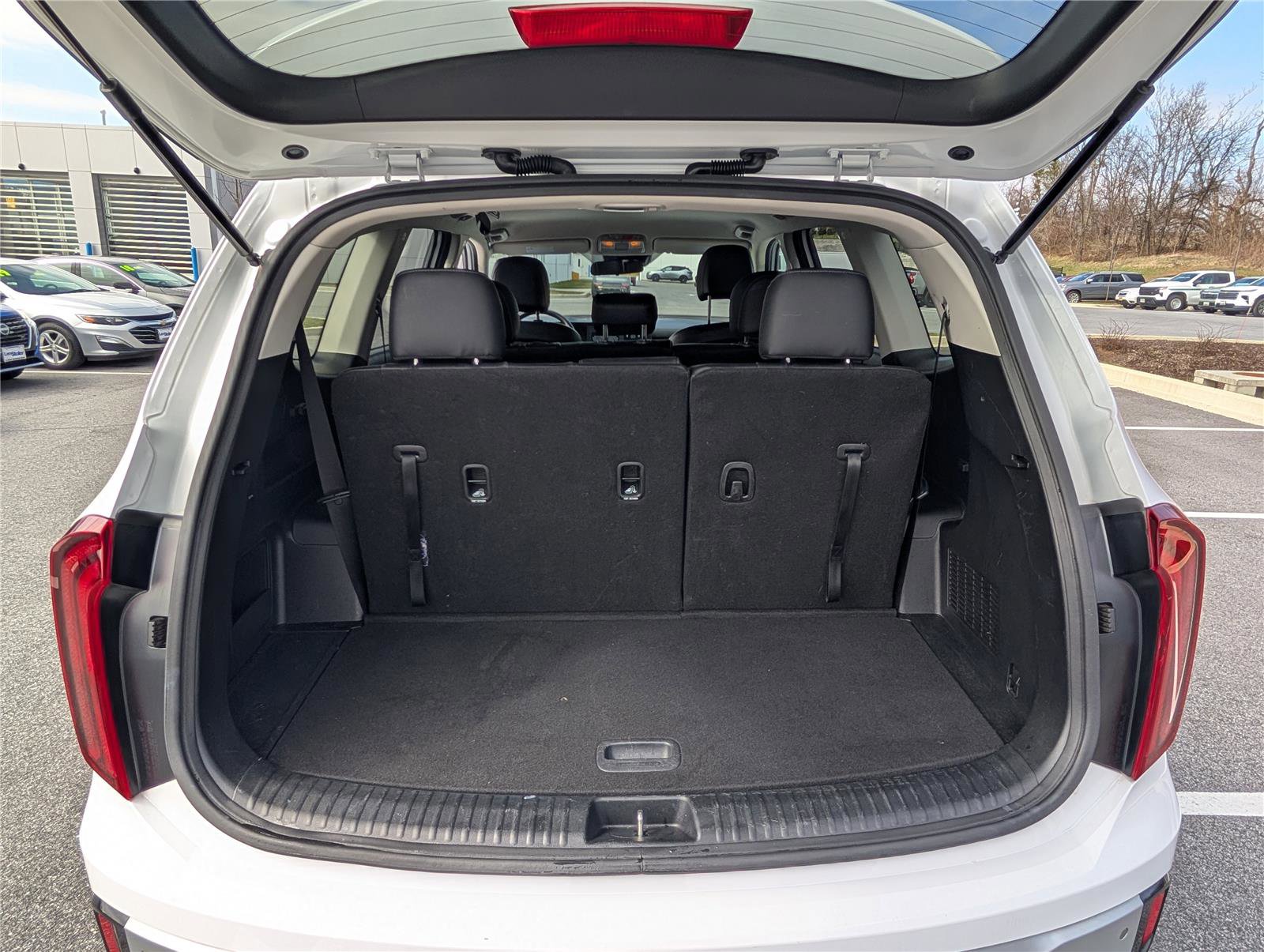 Used 2024 Kia Telluride LX image 12