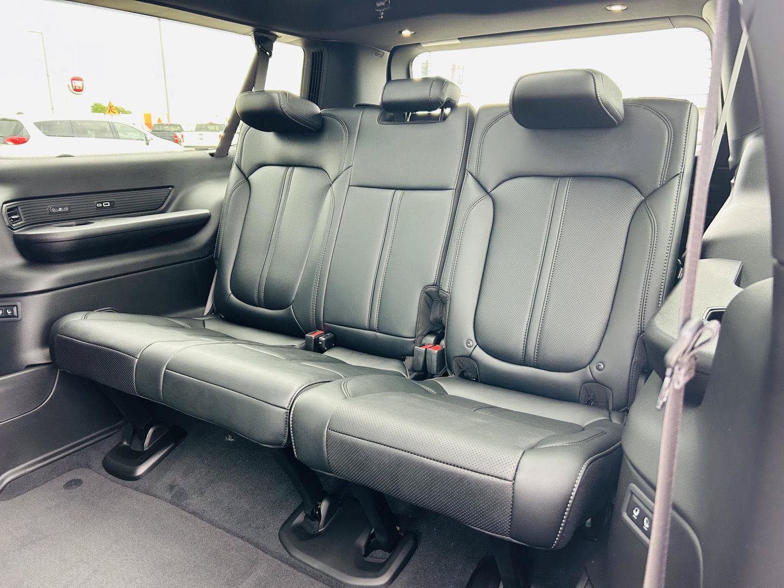 New 2026 Jeep Grand Wagoneer L Limited AWD/4WD image 33