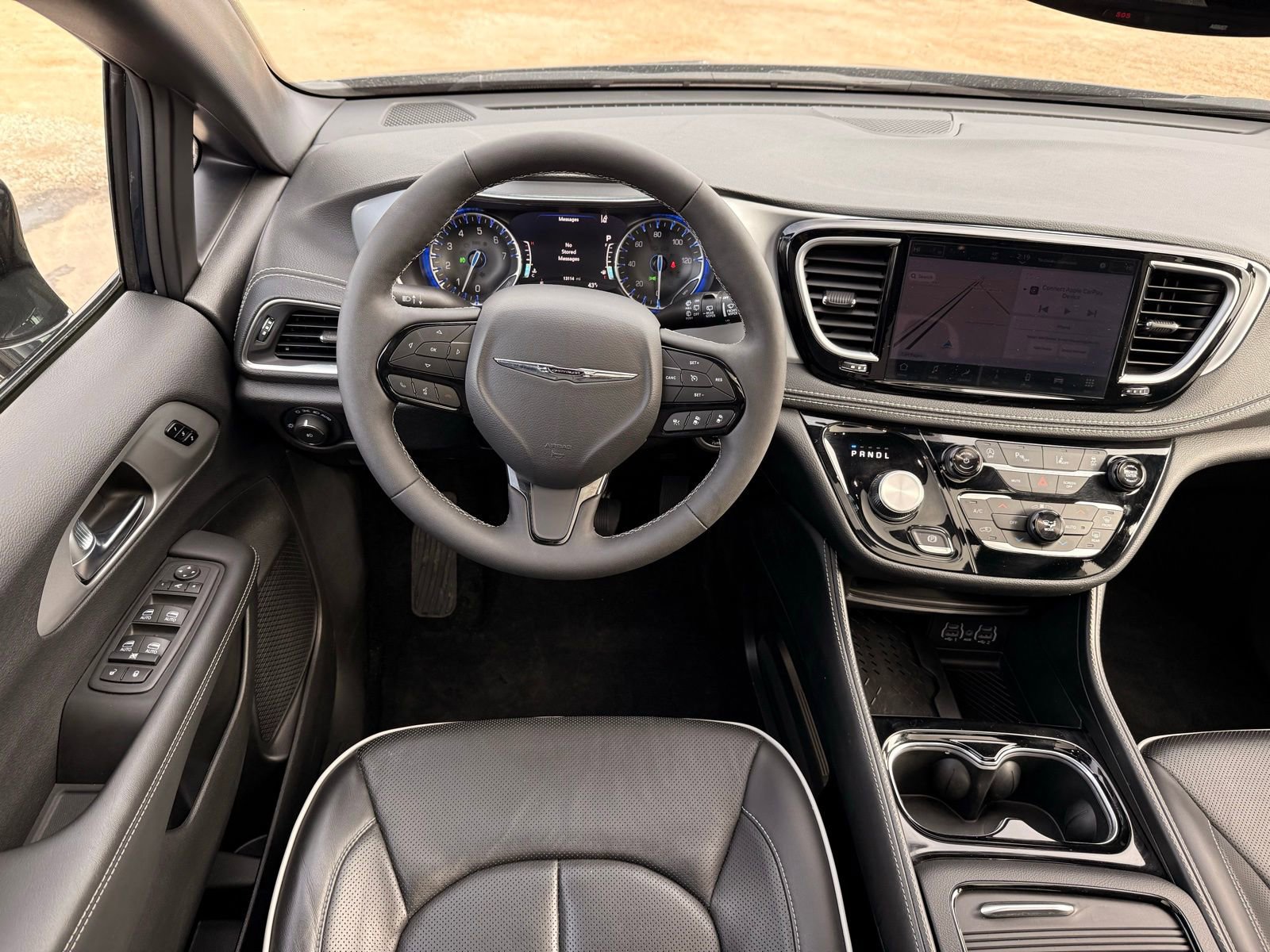 Used 2025 Chrysler Pacifica Limited image 31