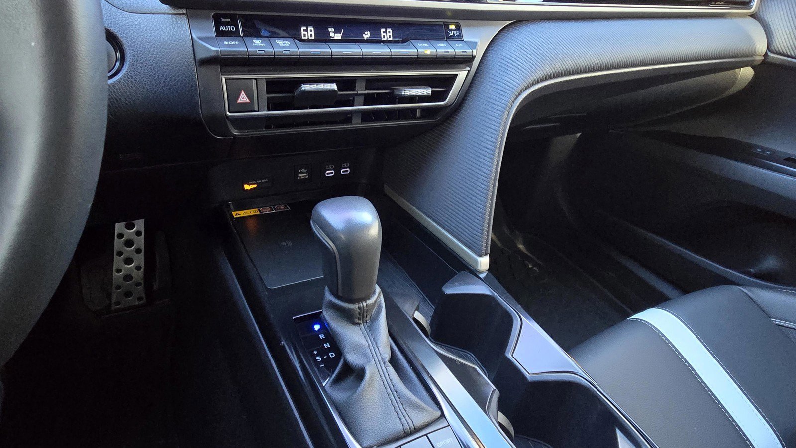 Used 2025 Toyota Camry SE image 19