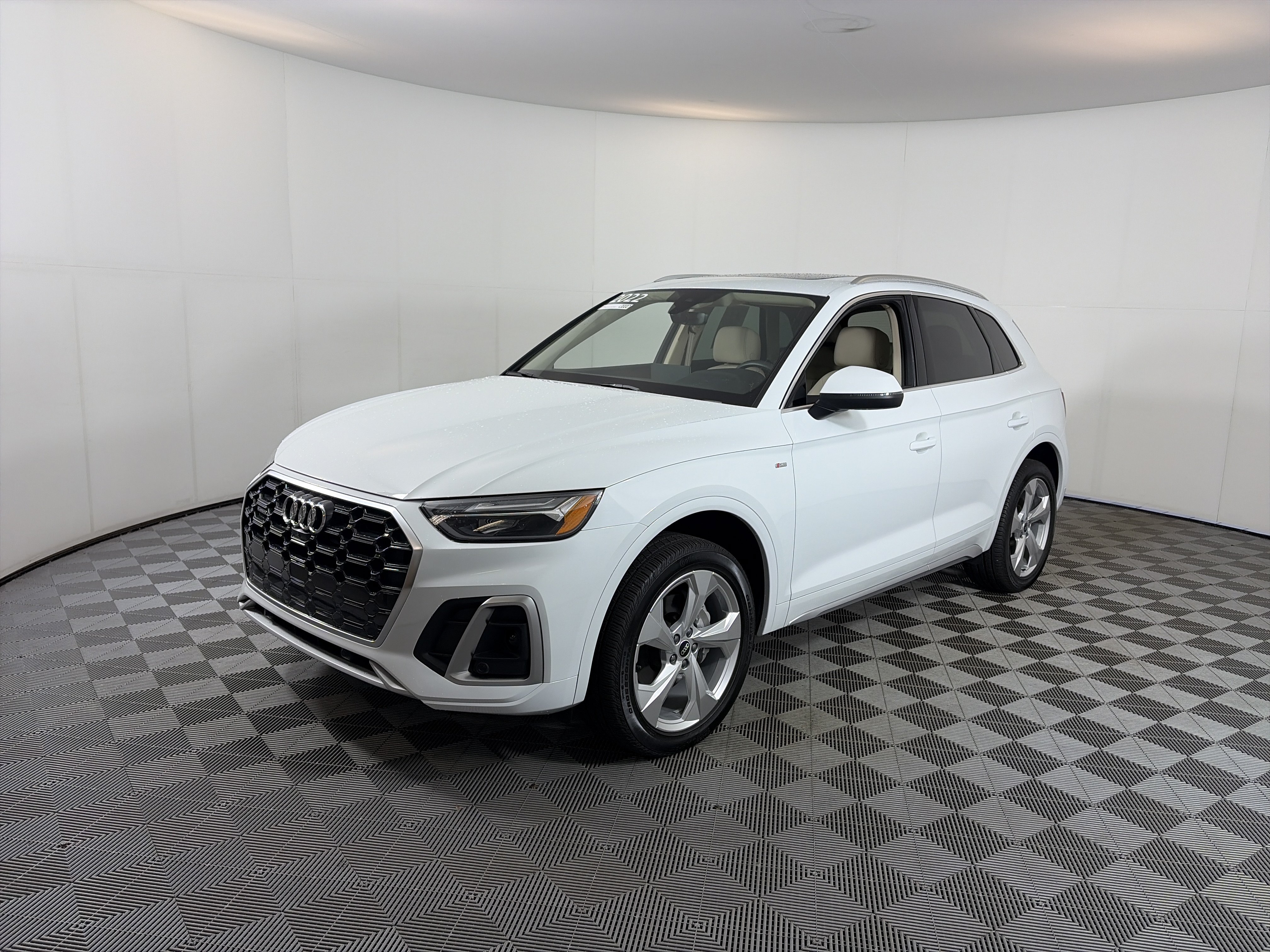 Certified 2022 Audi Q5 2.0T Premium Plus AWD/4WD image 2