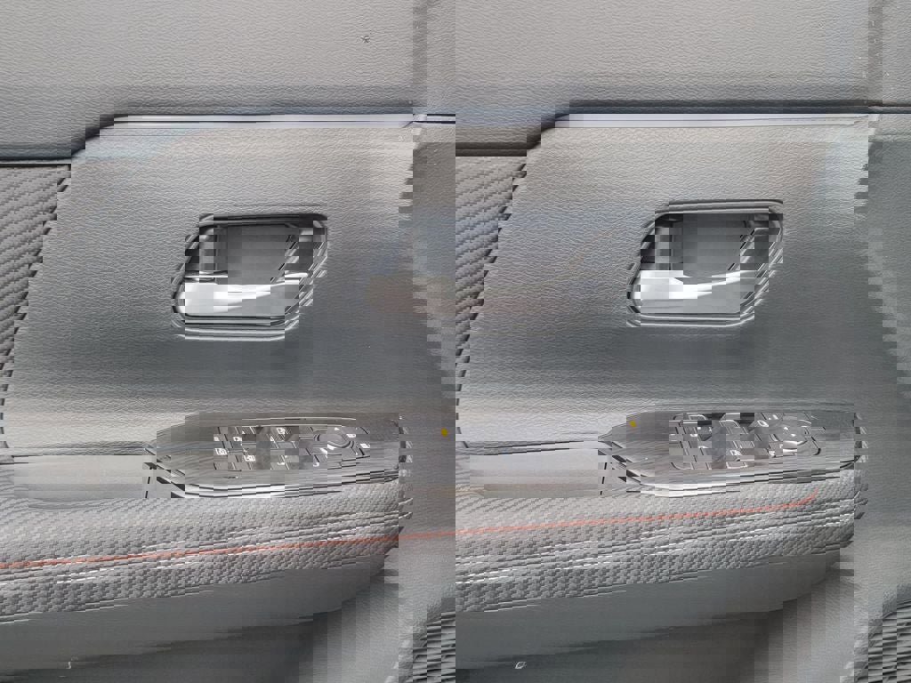 Certified 2025 Nissan Kicks SR w/ Illumination Package image 9