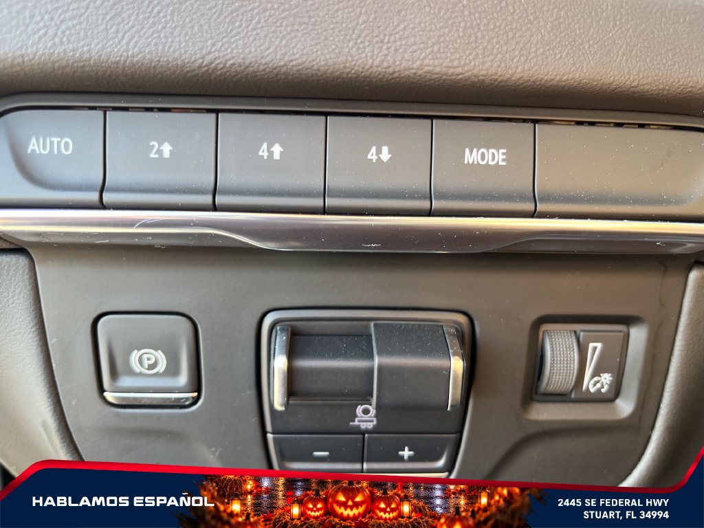 Used 2025 Cadillac Escalade Premium Luxury AWD/4WD image 17