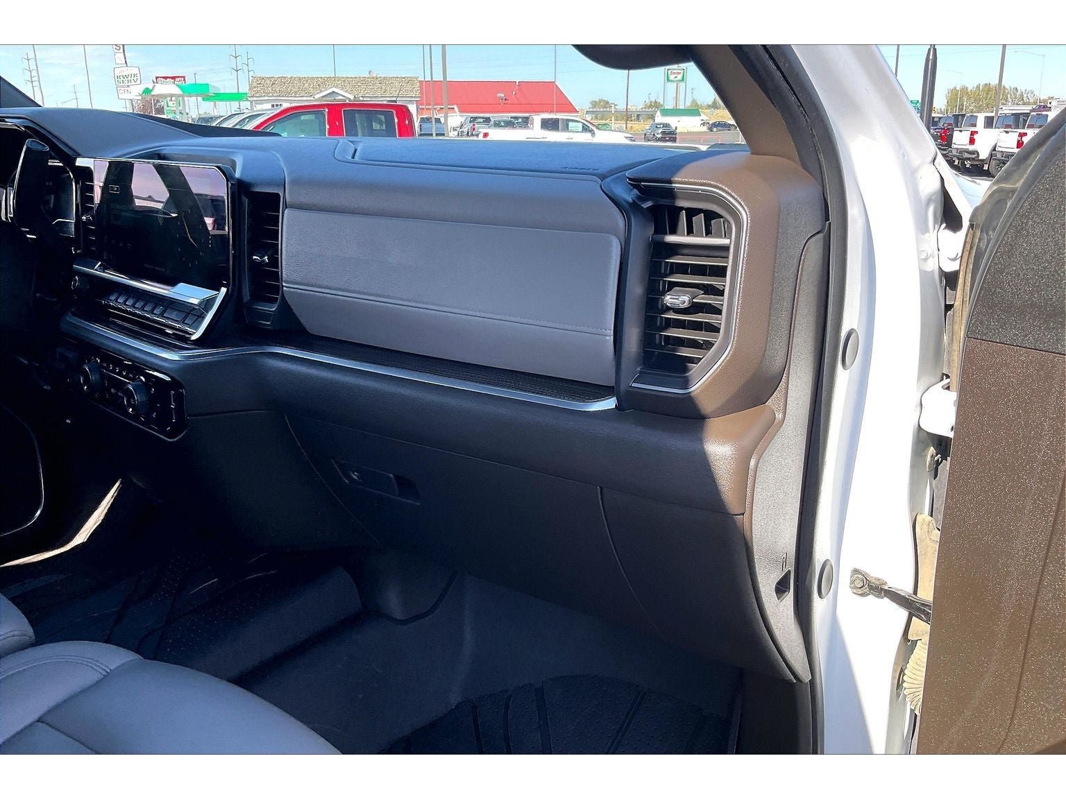 Used 2025 Chevrolet Silverado 3500 LT w/ Safety Package AWD/4WD image 18