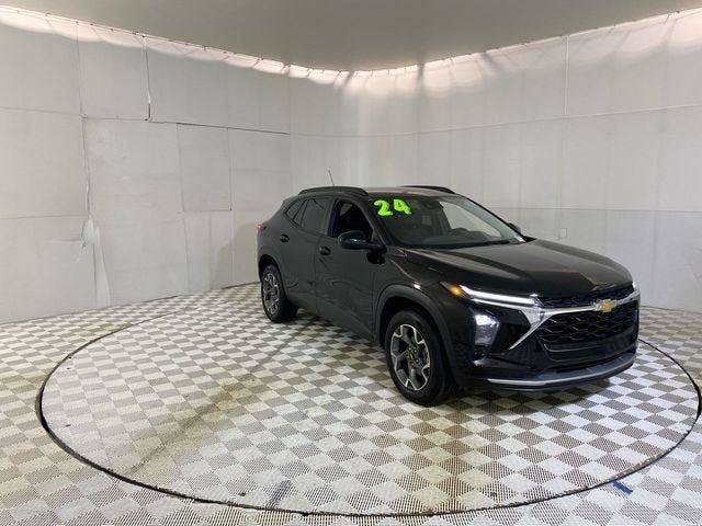 Used 2024 Chevrolet Trax LT w/ Driver Confidence Package FWD image 49