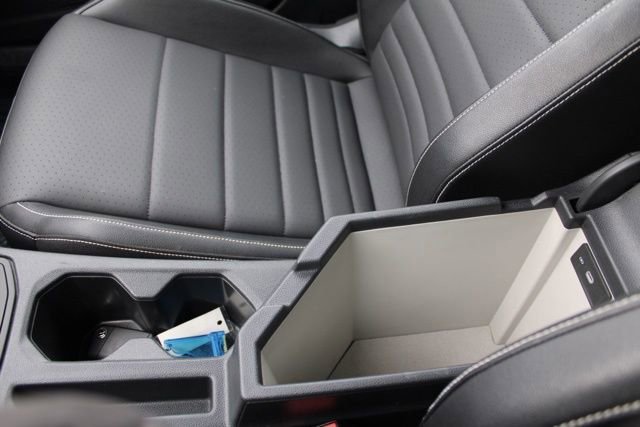 Used 2024 Volkswagen Jetta SE image 37