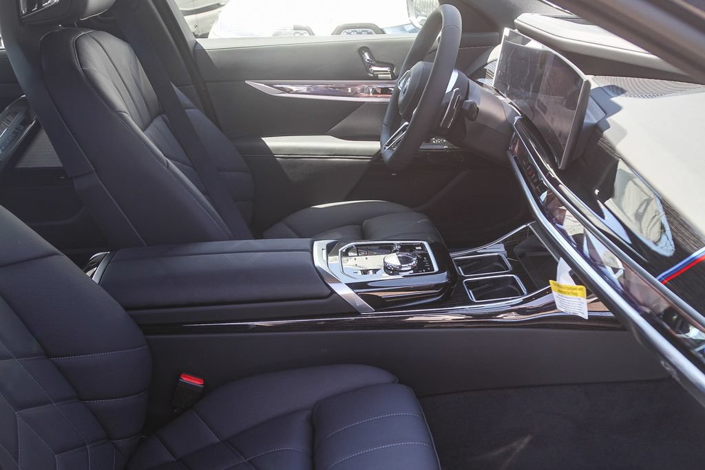 New 2026 BMW 750e xDrive w/ Premium Package AWD/4WD image 12