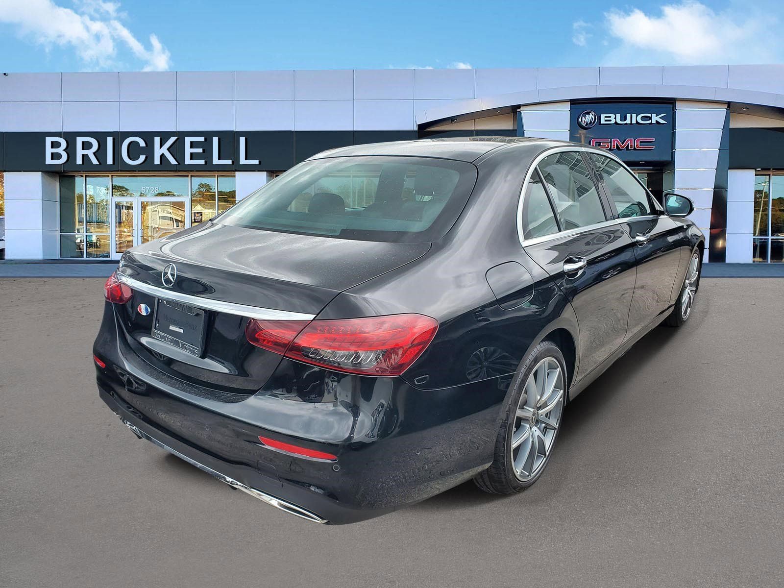 Used 2022 Mercedes-Benz E 350 Sedan image 3