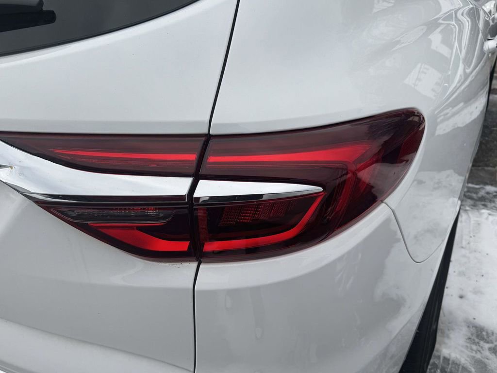 Used 2020 Buick Enclave Essence w/ LPO, Cargo Package image 10