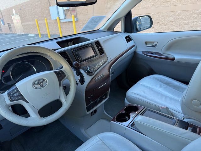Used 2013 Toyota Sienna XLE w/ Entertainment Pkg image 19