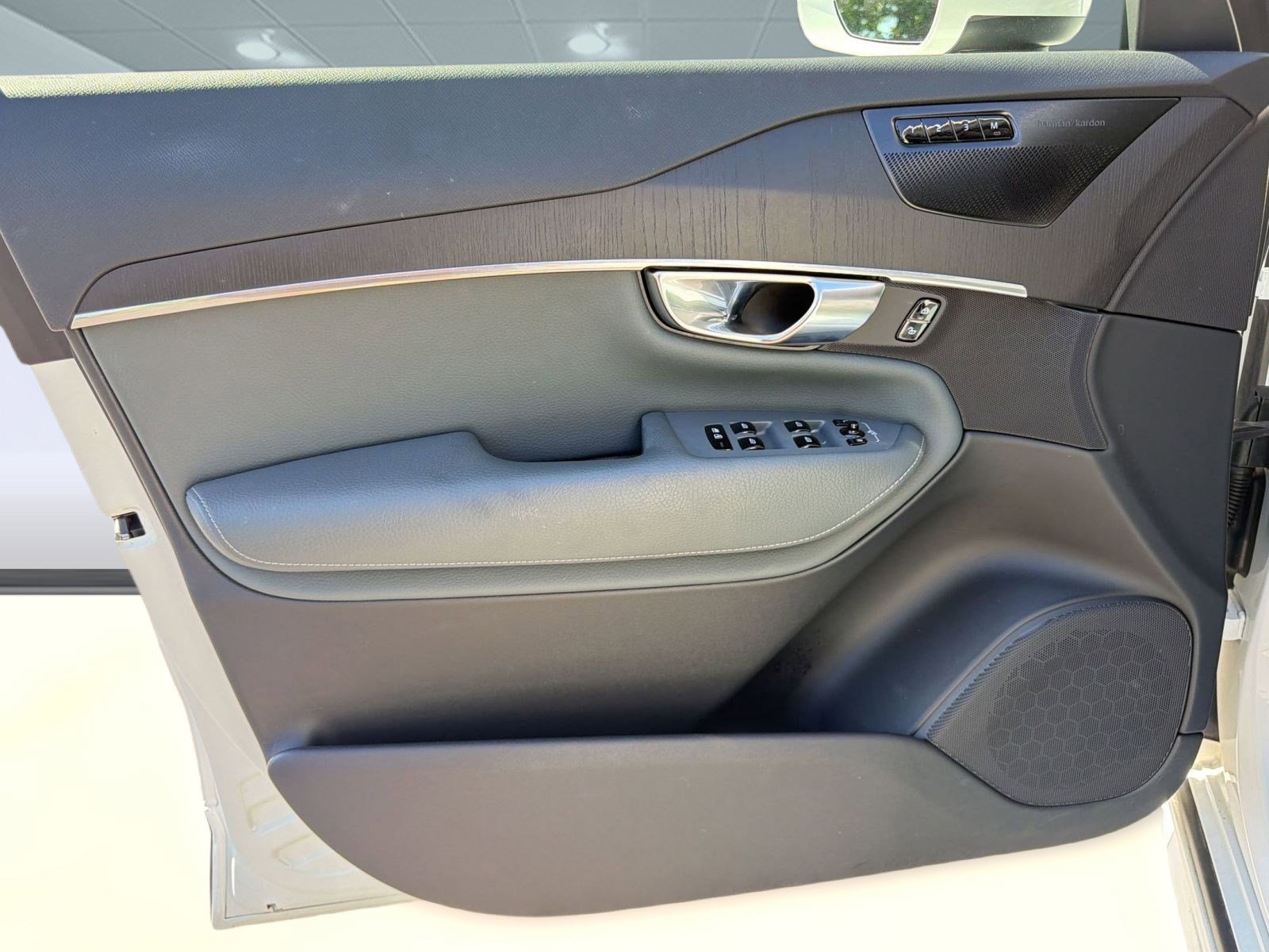 Used 2020 Volvo XC90 T6 Momentum w/ Protection Package Premier AWD/4WD image 21