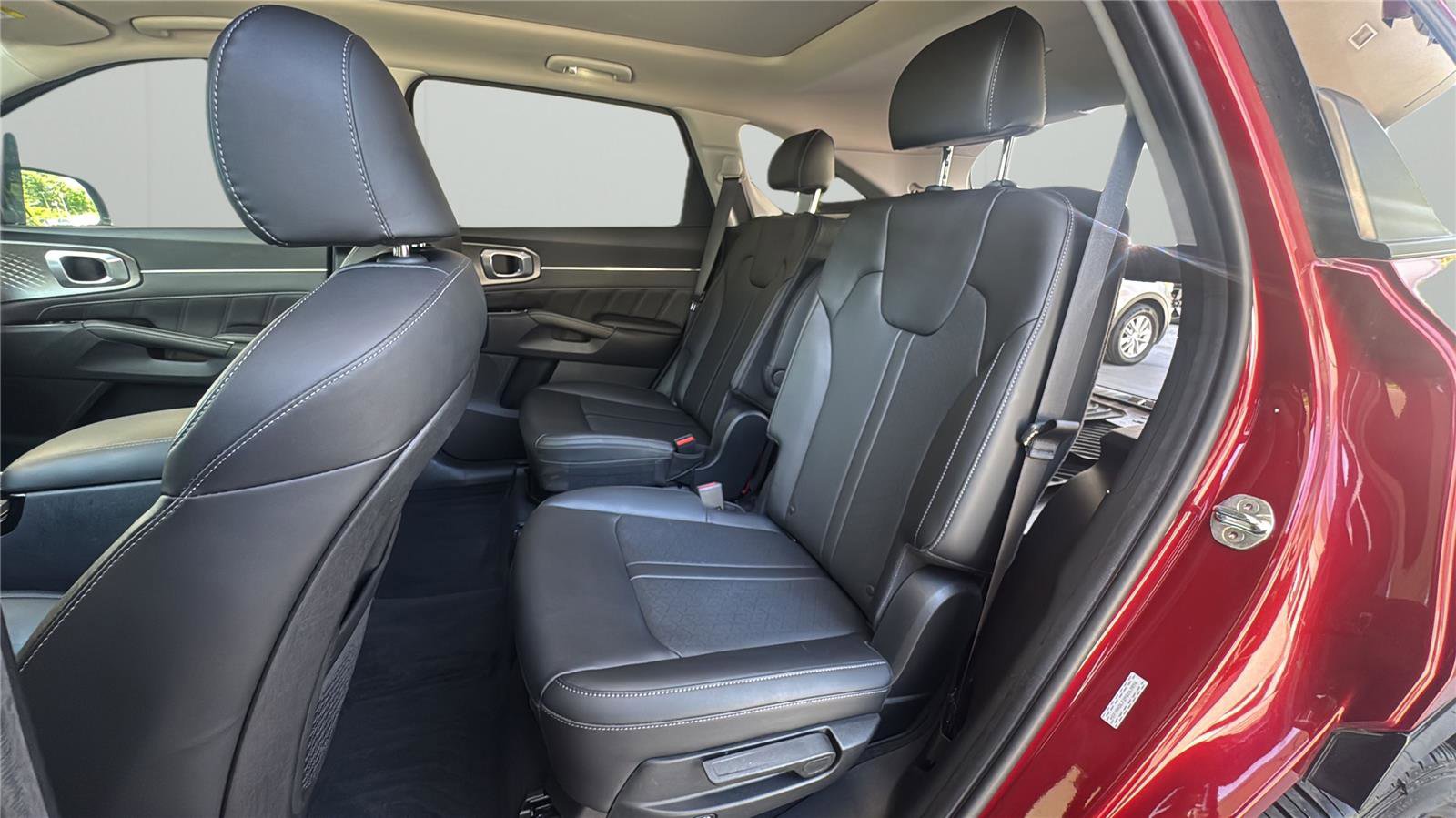Used 2023 Kia Sorento SX AWD/4WD image 11