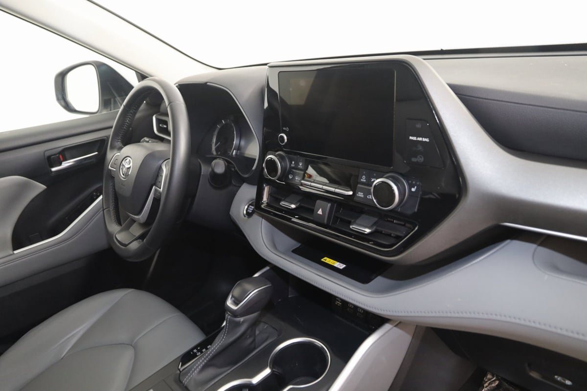 Used 2023 Toyota Highlander XLE image 41