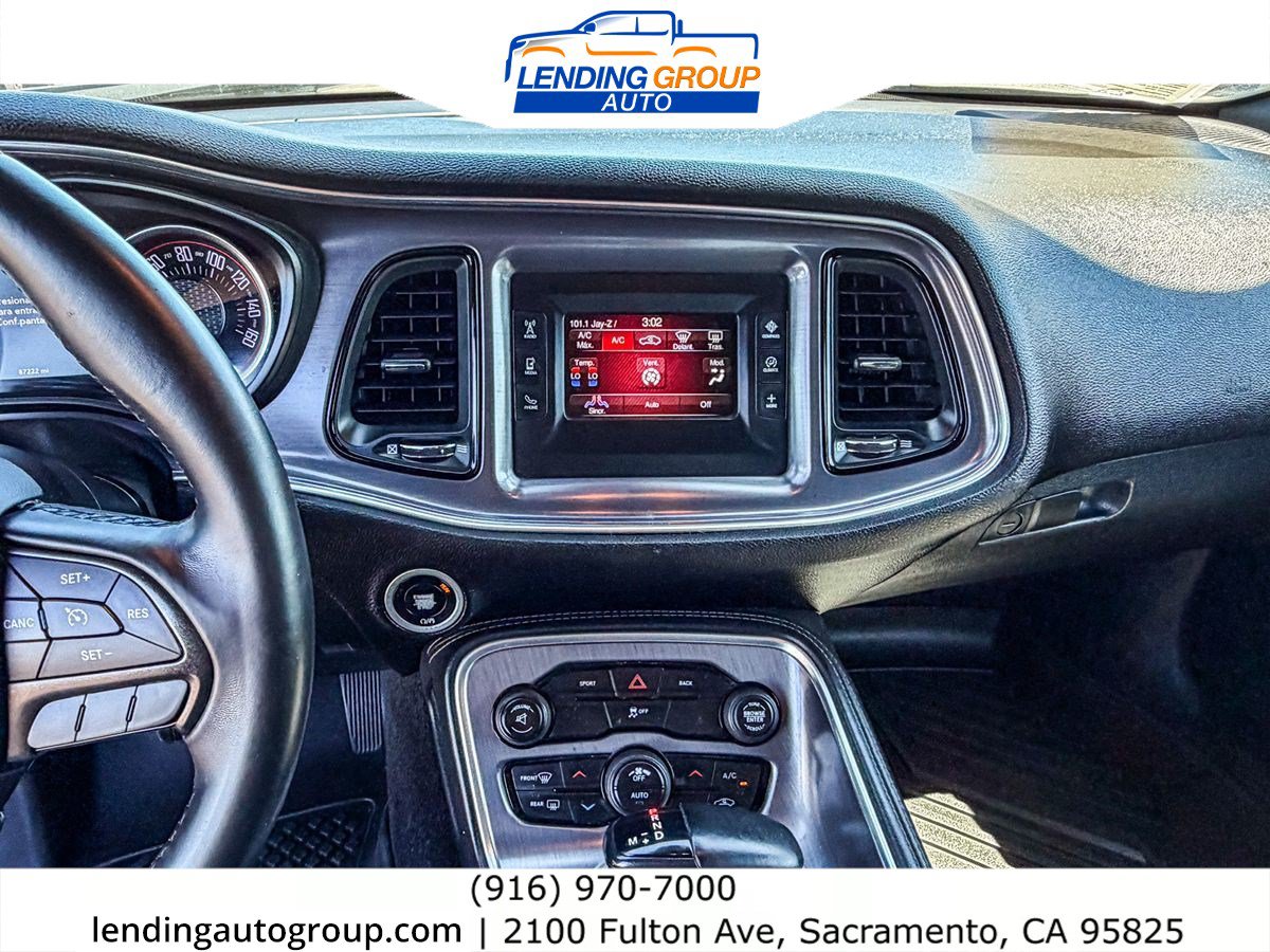 Used 2016 Dodge Challenger SXT RWD image 12