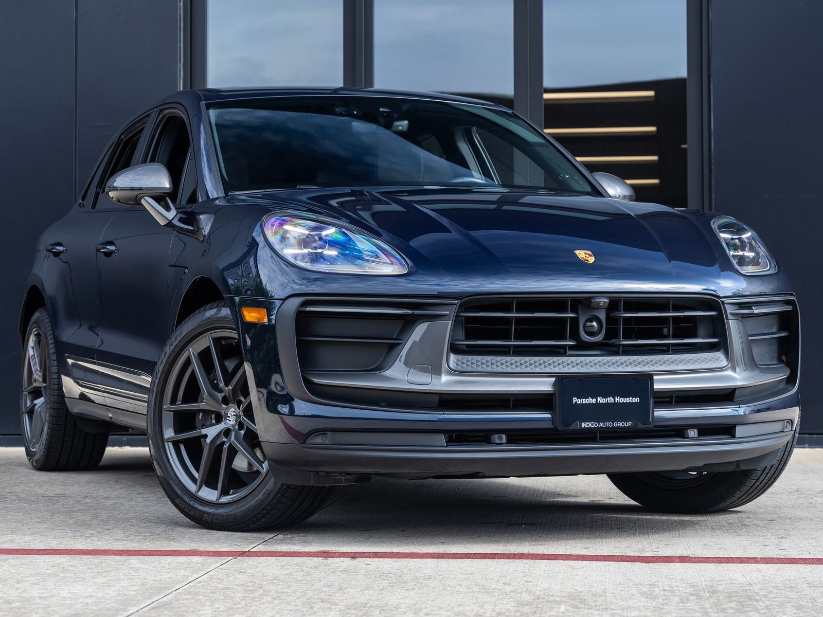 Certified 2023 Porsche Macan Turbo AWD/4WD image 6