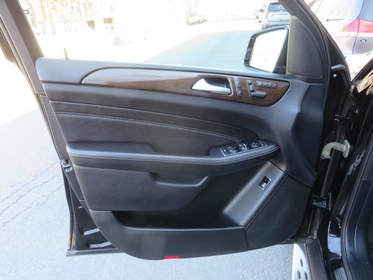 Used 2015 Mercedes-Benz ML 350 4MATIC image 27