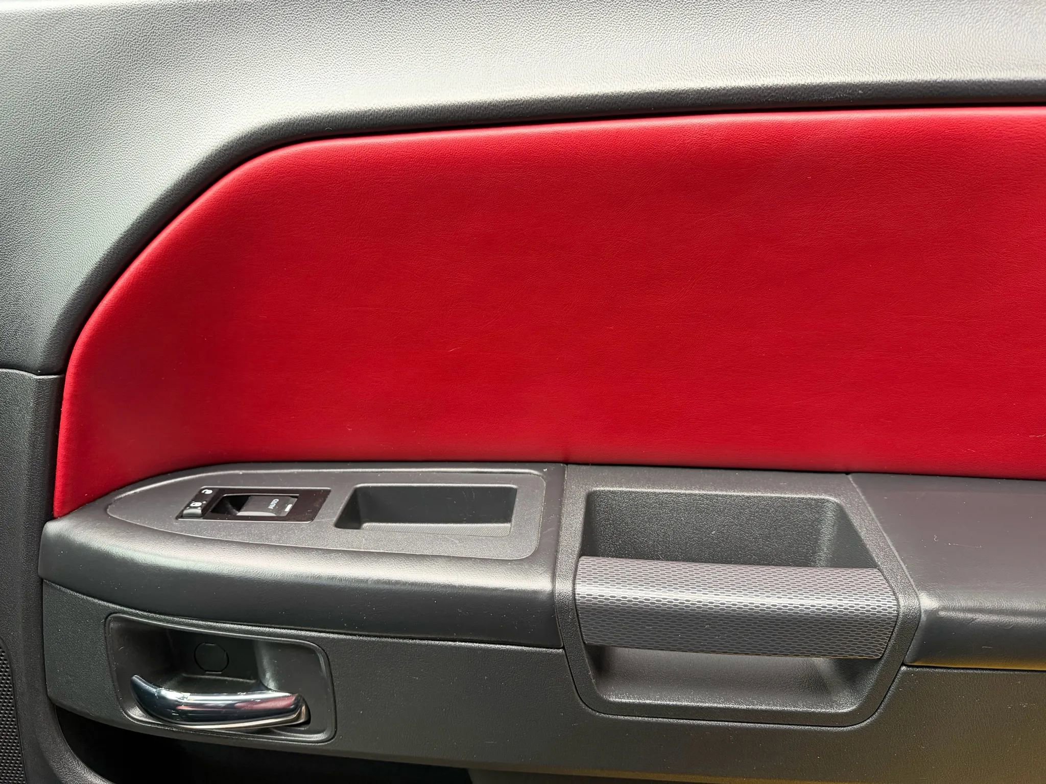 Used 2013 Dodge Challenger R/T image 11