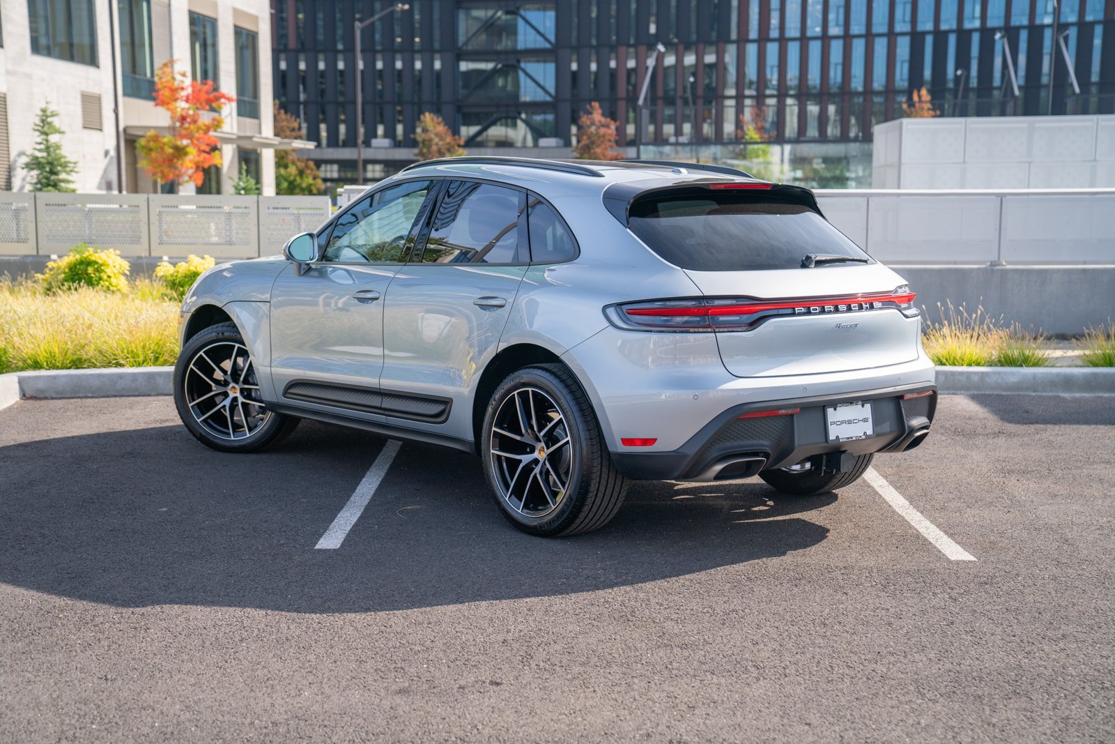 Certified 2026 Porsche Macan AWD/4WD image 3