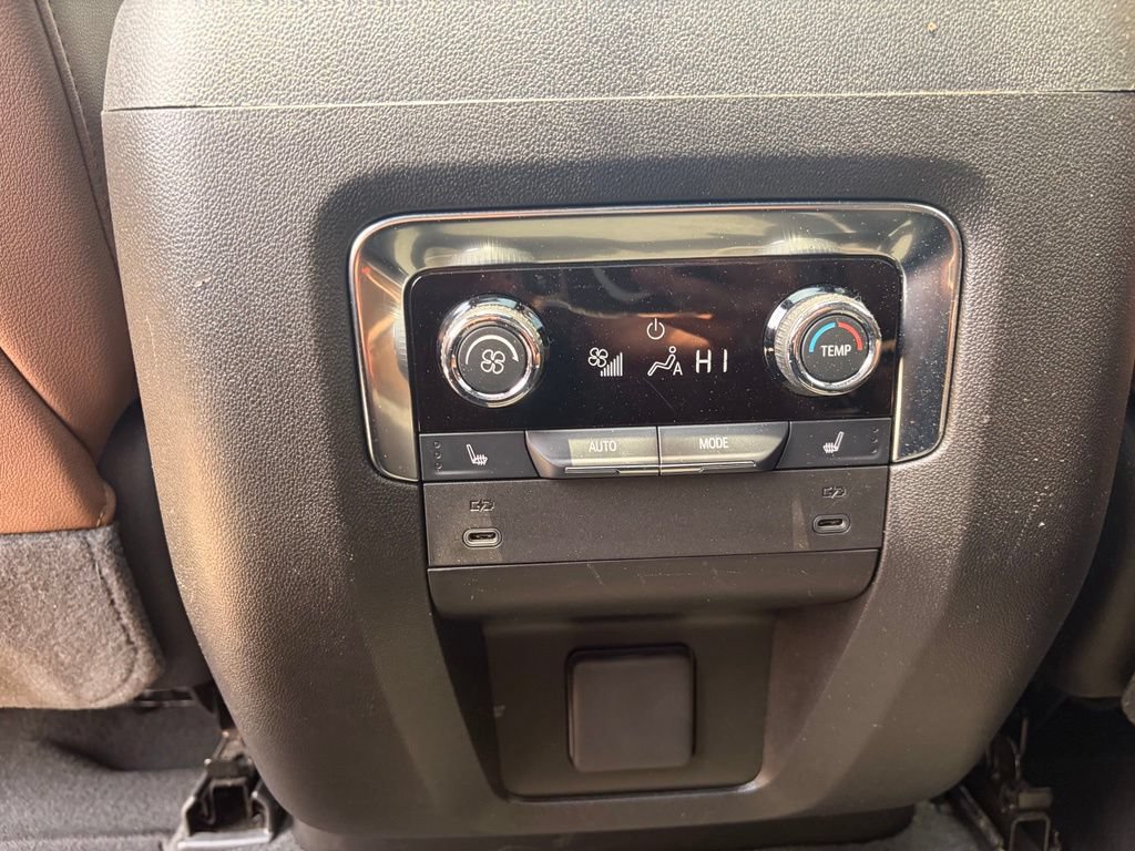 Used 2025 Chevrolet Suburban High Country AWD/4WD image 14