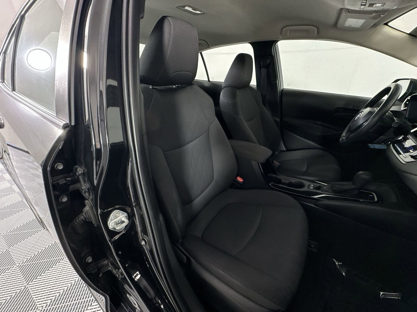 Used 2022 Toyota Corolla LE image 27