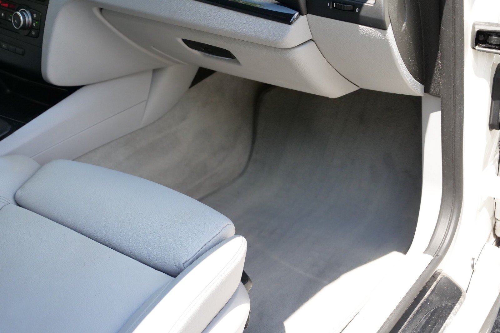 Used 2011 BMW 135i Convertible RWD image 36
