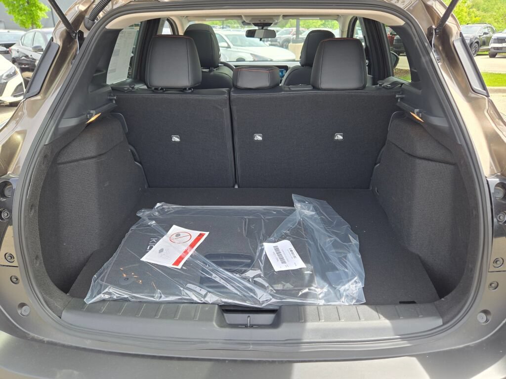 Used 2026 Nissan Kicks SR w/ SR Premium Package AWD/4WD image 14