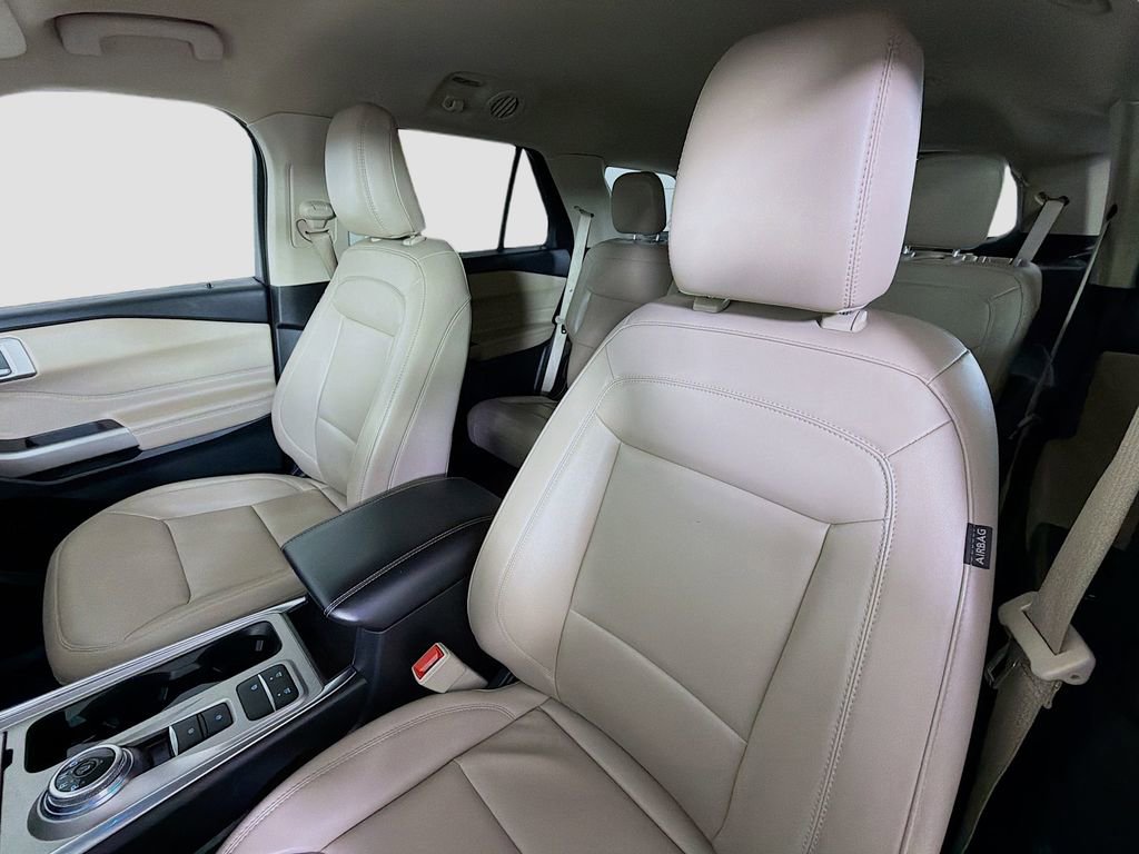 Used 2023 Ford Explorer XLT w/ Equipment Group 202A image 12