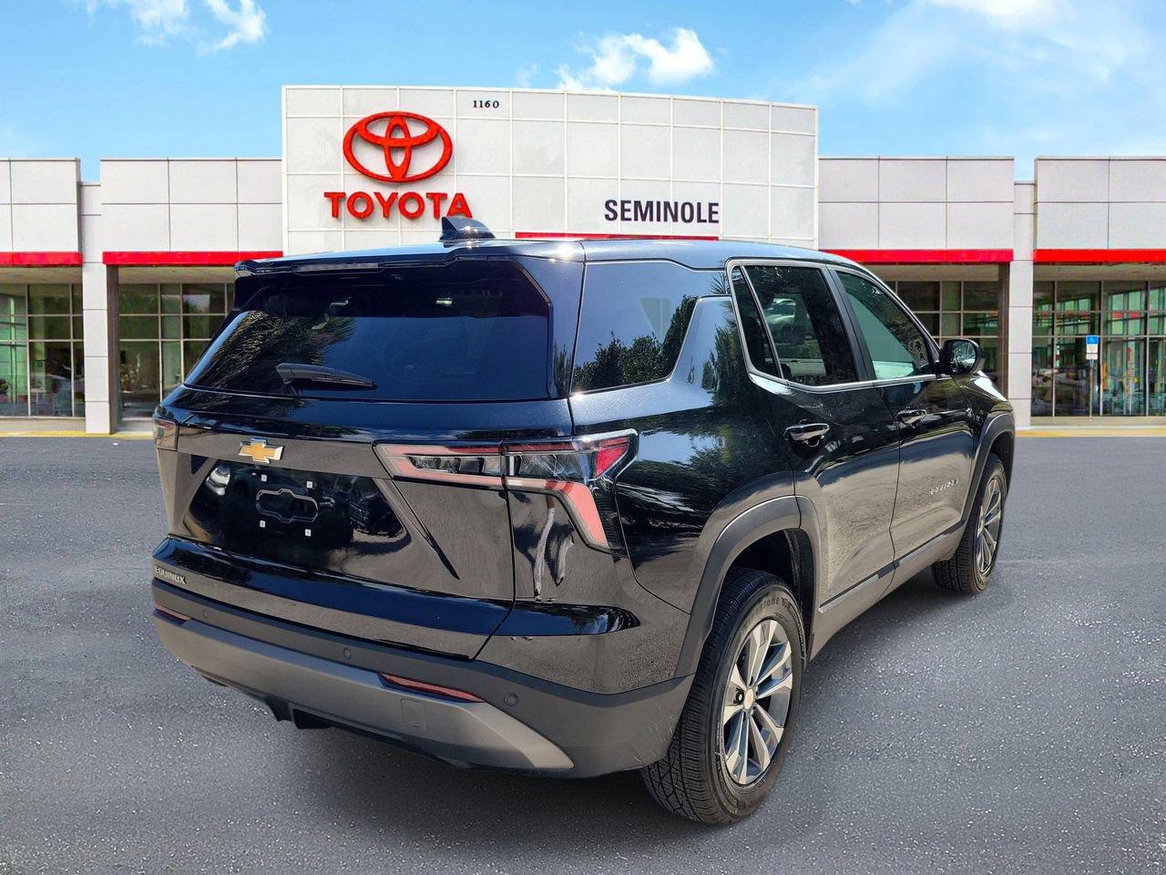 Used 2026 Chevrolet Equinox LT FWD image 2