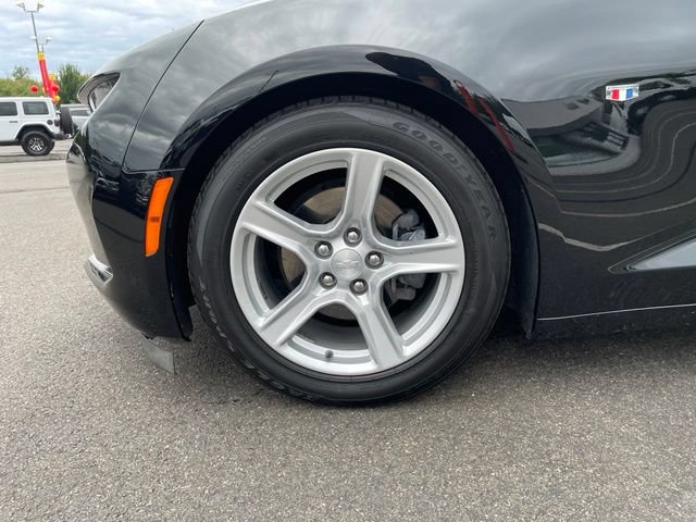 Used 2020 Chevrolet Camaro LT RWD image 28