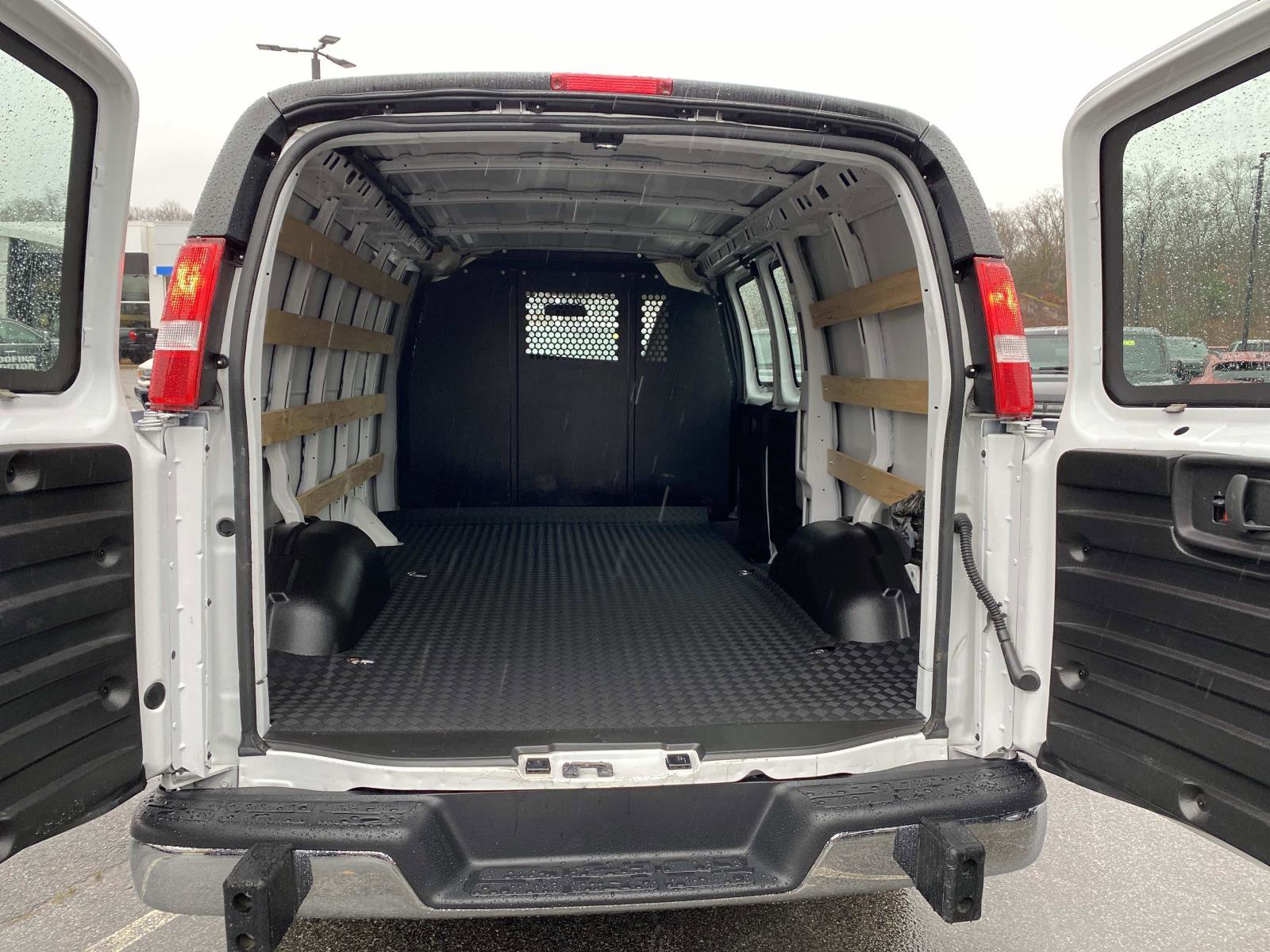 Used 2024 GMC Savana 2500 w/ Driver Convenience Package image 5