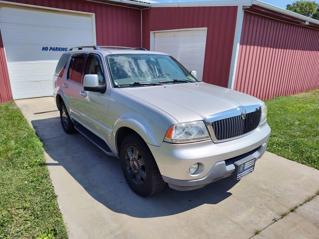 Used 2004 Lincoln Aviator AWD image 4