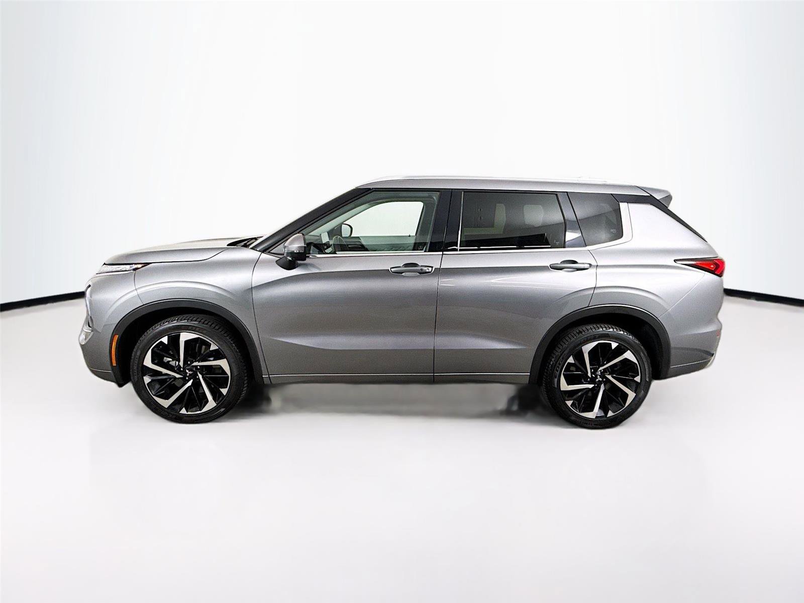 Used 2023 Mitsubishi Outlander SEL image 25