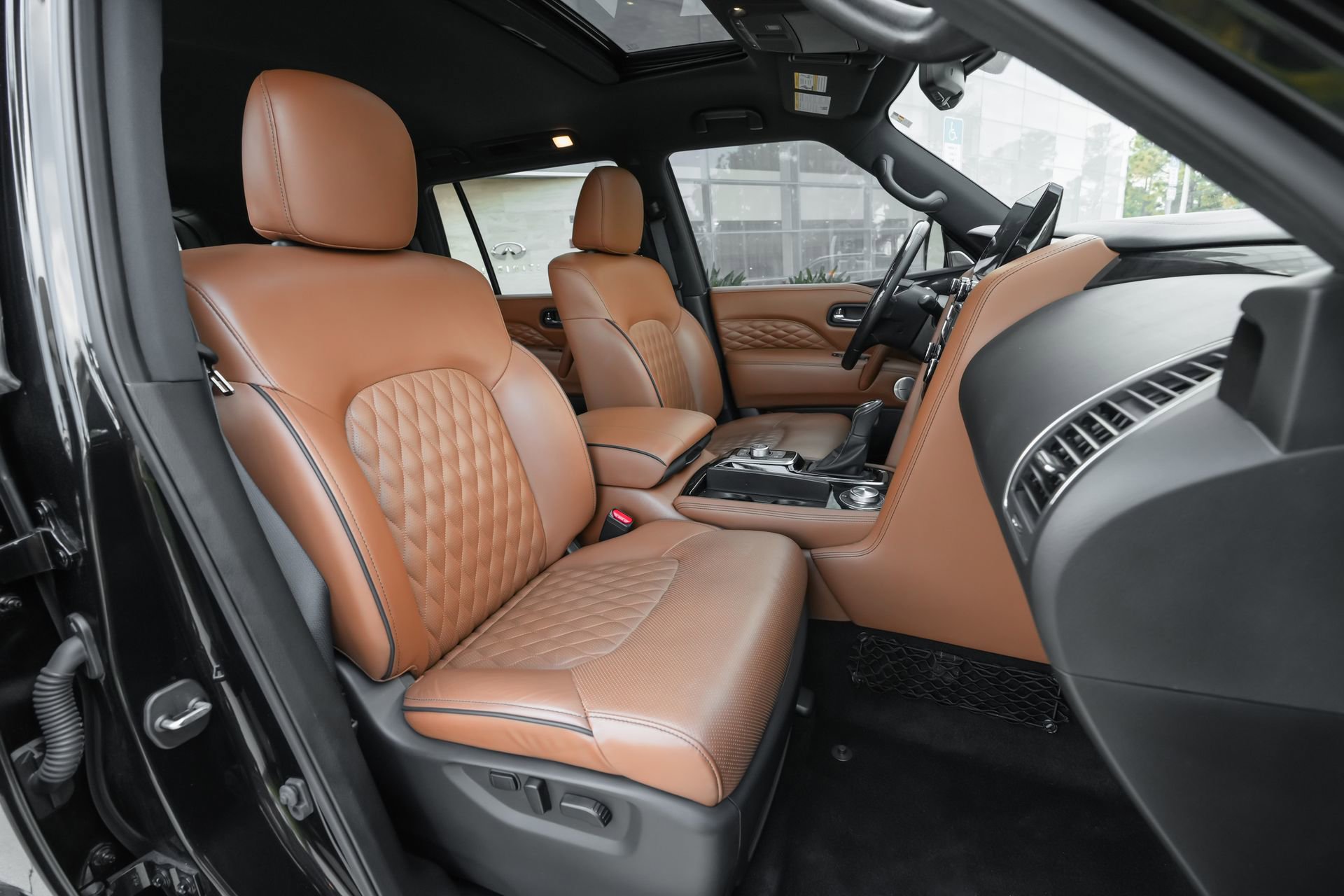 Used 2024 INFINITI QX80 Sensory image 40