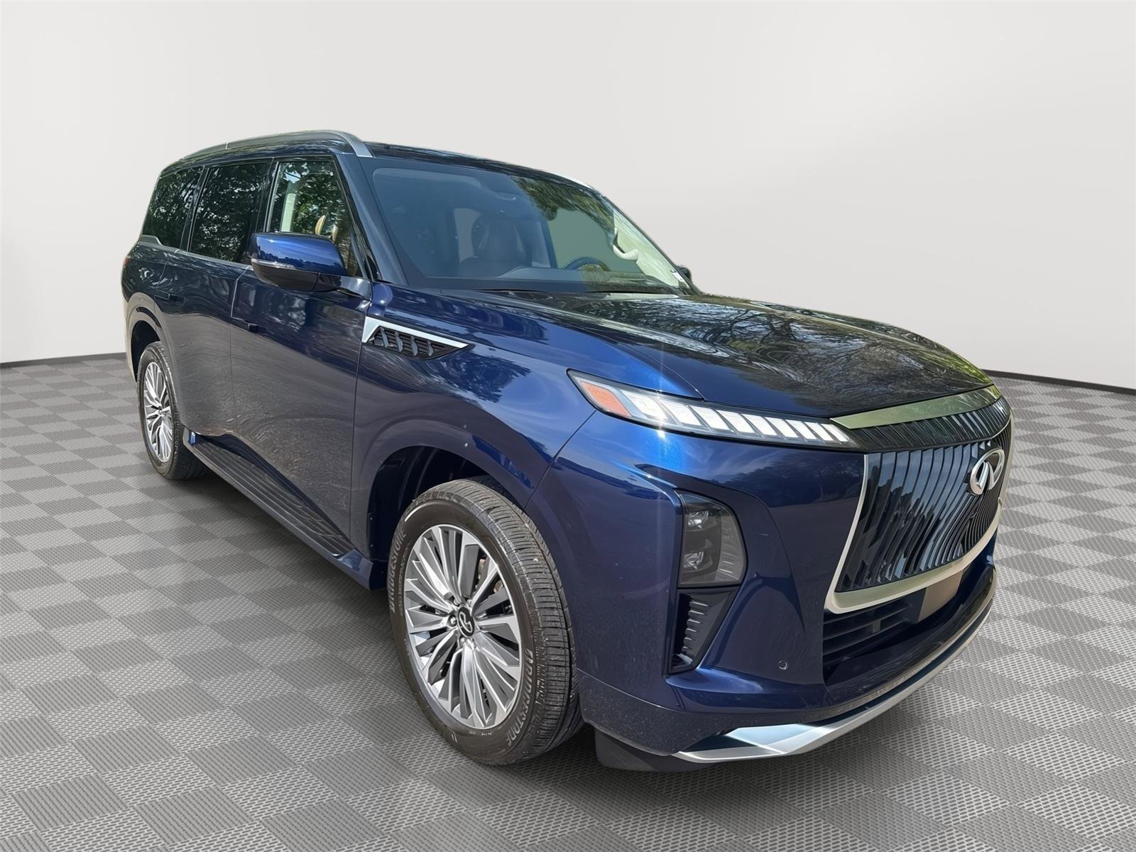 Certified 2025 INFINITI QX80 Sensory image 4