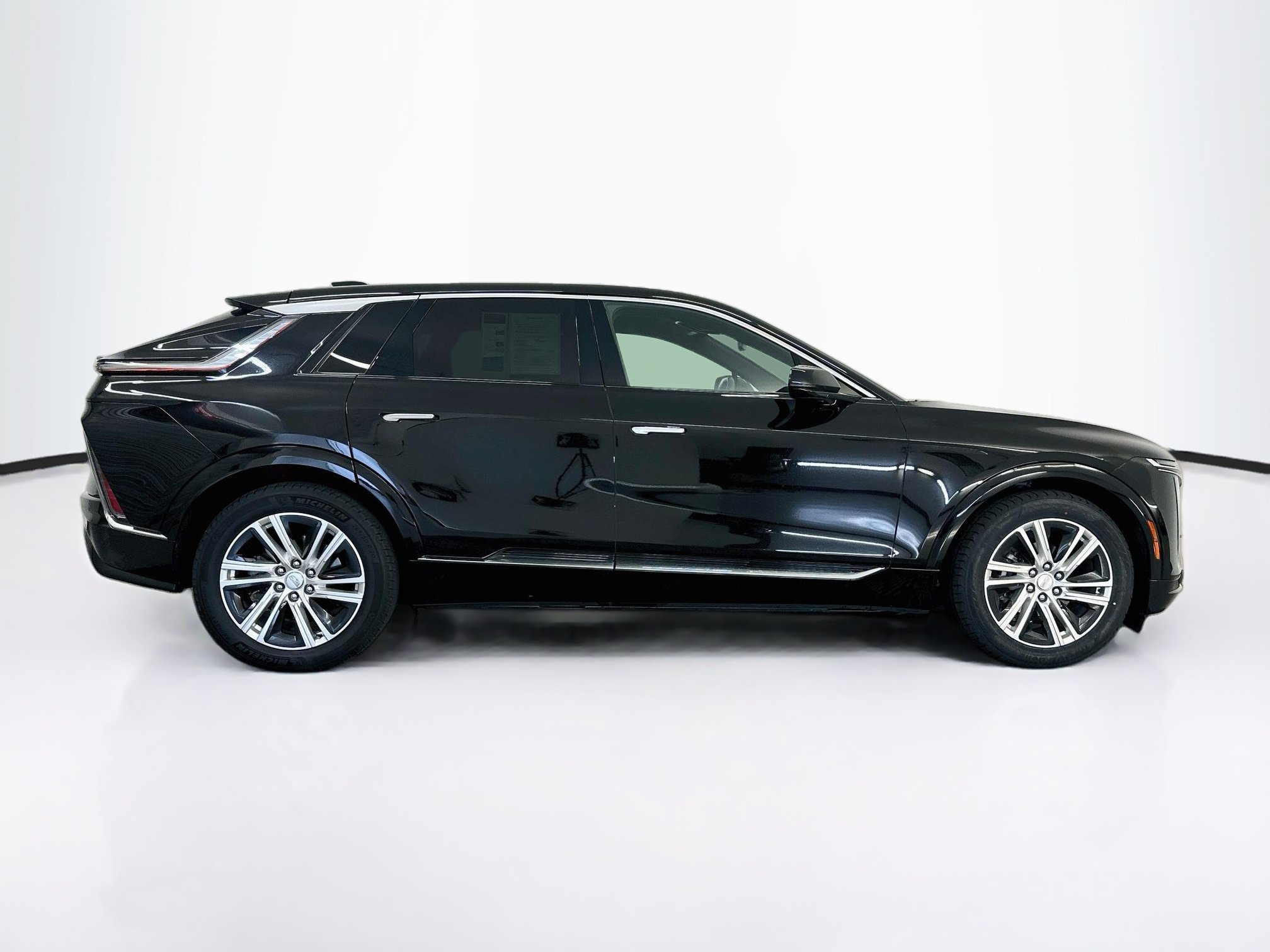 Used 2024 Cadillac Lyriq Tech AWD/4WD image 10